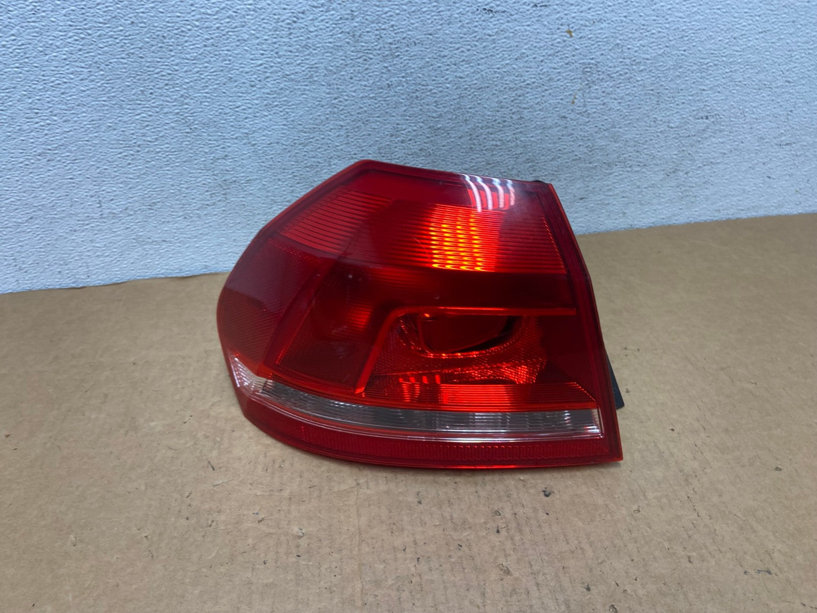 2012 to 2015 Volkswagen Passat Left Driver Lh Side Tail light AD4611 LK0