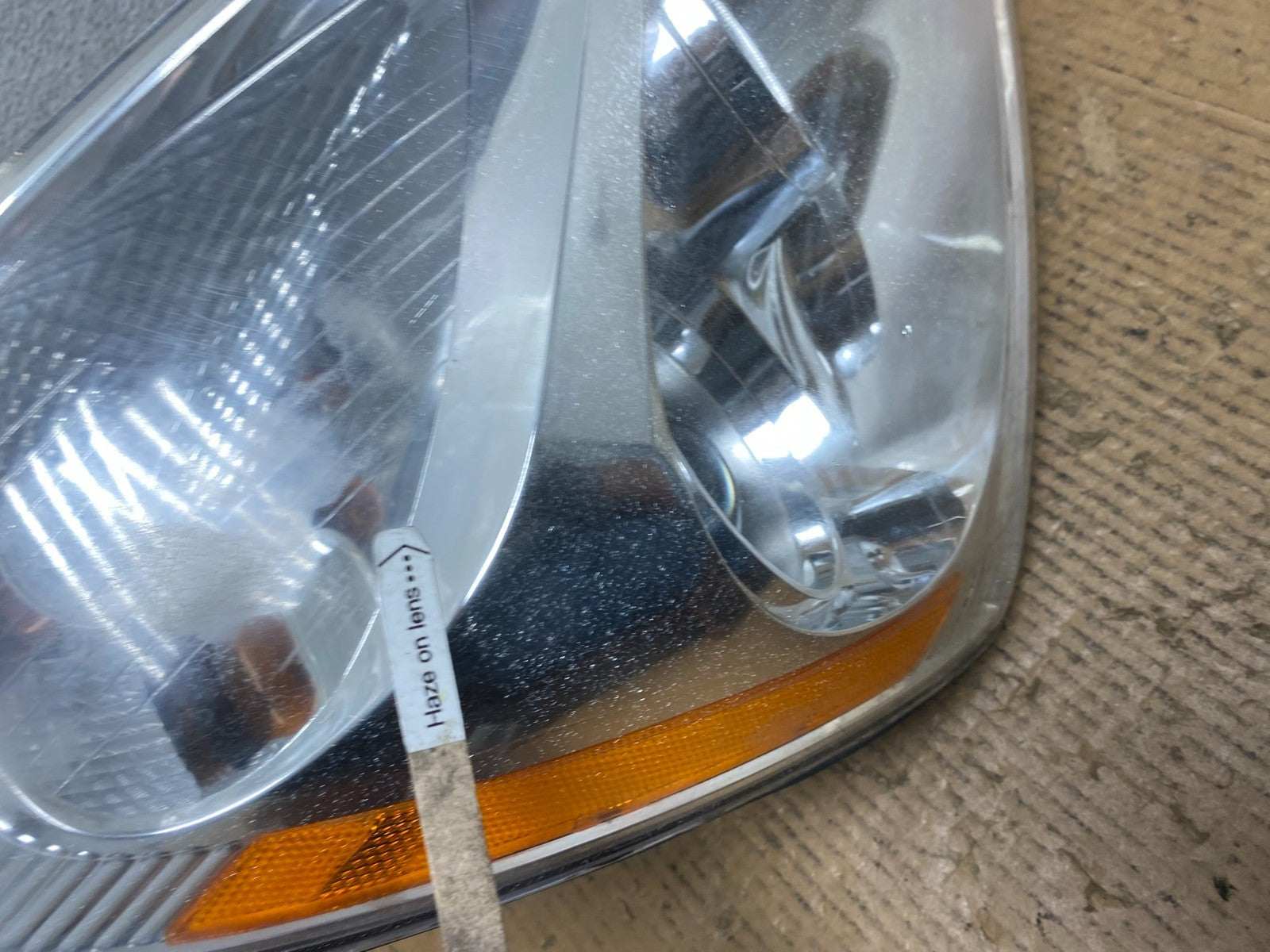 2008-2012 Kia Sedona Right Passenger RH Side Headlight Halogen AE1485 DW5