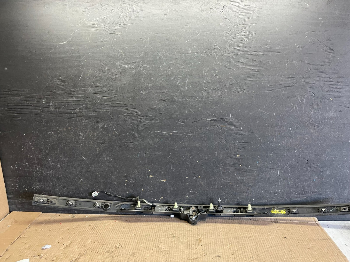 2016 - 2019 Ford Explorer Interceptor Rear Tailgate Molding With Camera M2935 DG5