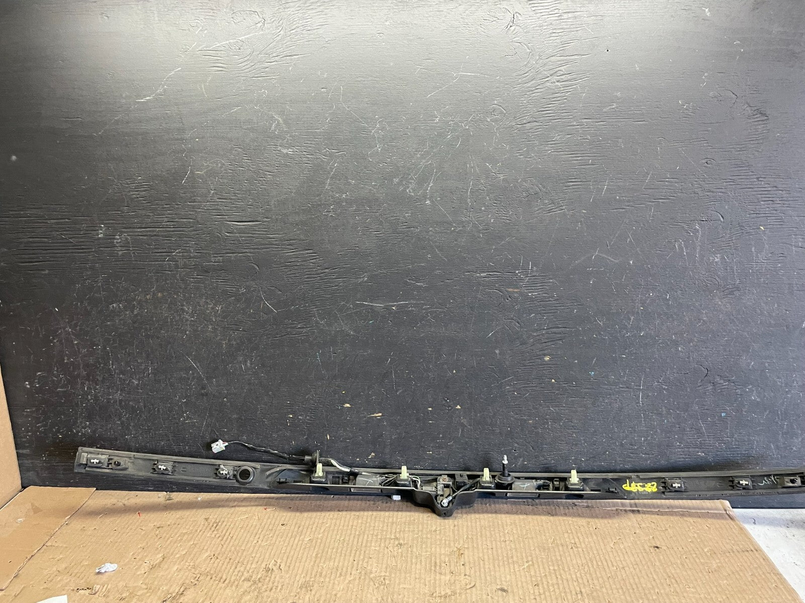 2016 - 2019 Ford Explorer Interceptor Rear Tailgate Molding With Camera M2935 DG5