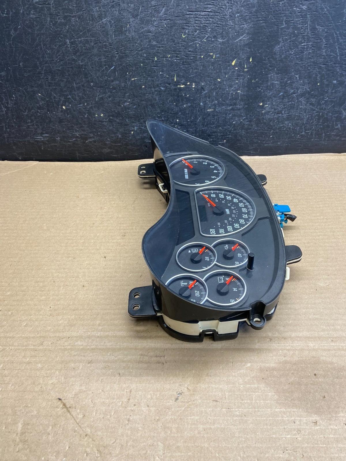 2002 - 2005 GMC Envoy Speedometer Cluster Gauge AH13892