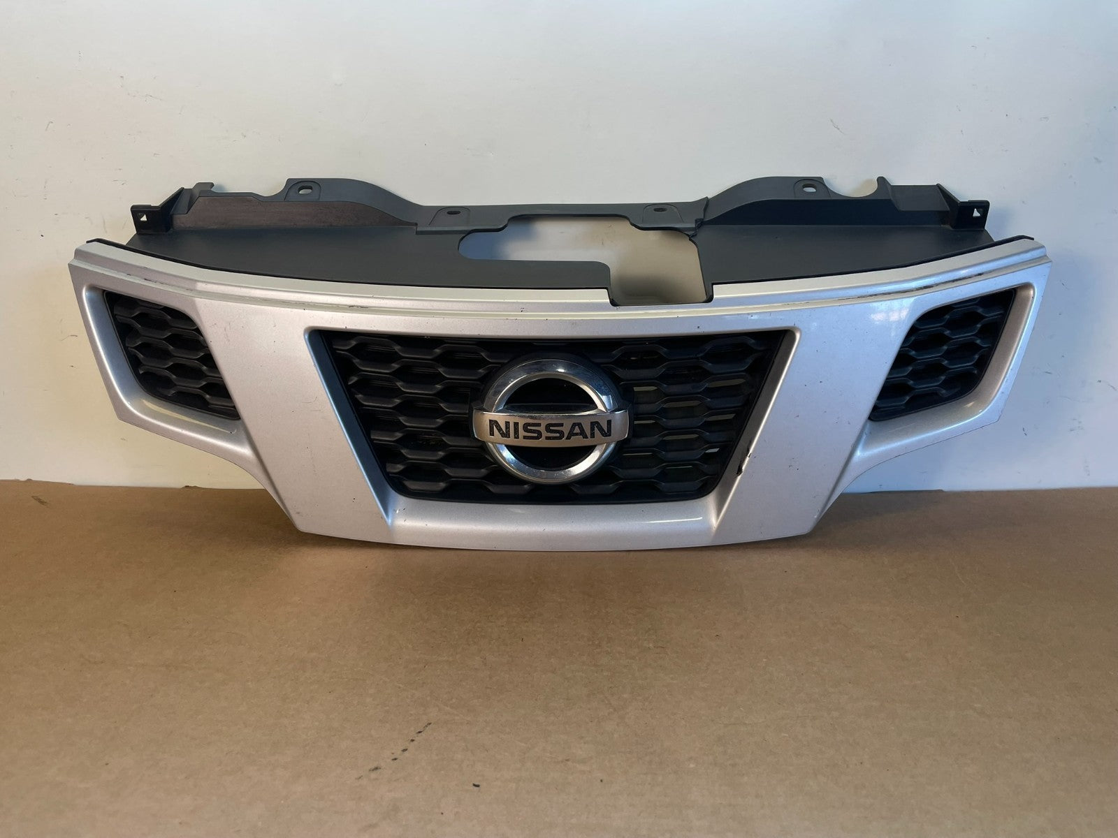 2013 to 2019 Nissan NV200 Front Upper Grill Grille AF8576 DG0