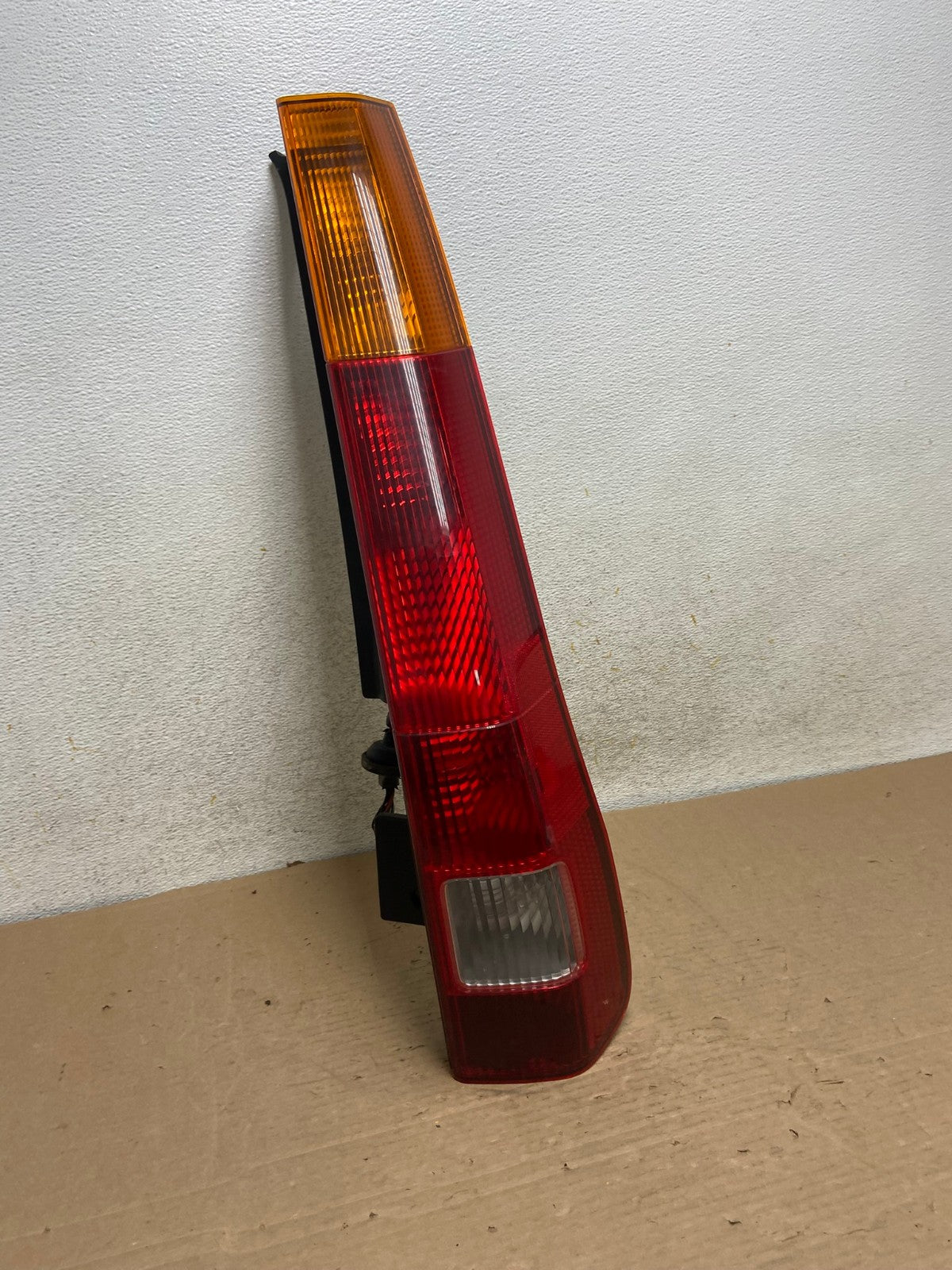 2002 - 2004 Honda Crv Cr-v Right Passenger Rh Side Tail Light AH9511 LK2