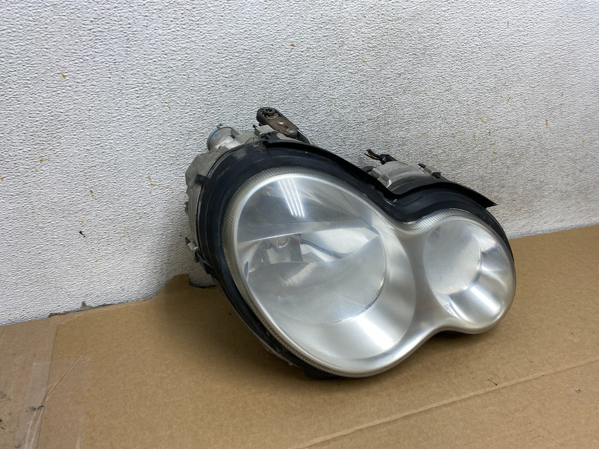 2005 to 2007 Mercedes-Benz C-Class Right Passenger Side Headlight AH7721 DW1