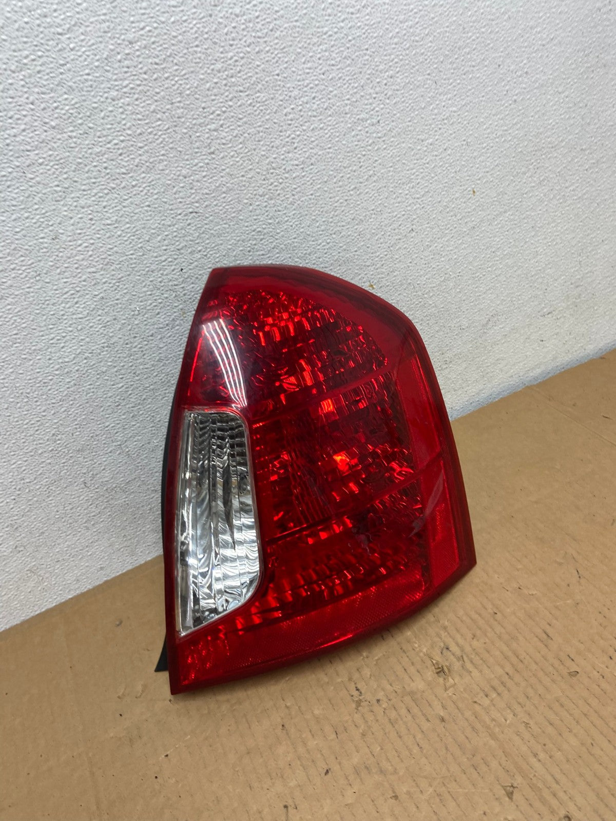 2006-2011 Hyundai Accent Sedan Right Passenger Side Rh Tail Light AD0835 LK2
