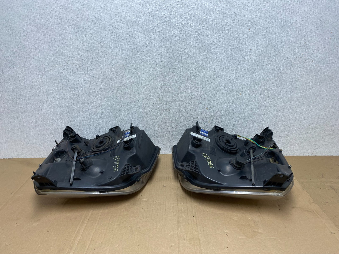 2007 - 2014 GMC Yukon Halogen Headlights Left+Right Side Set AE9086 DW6