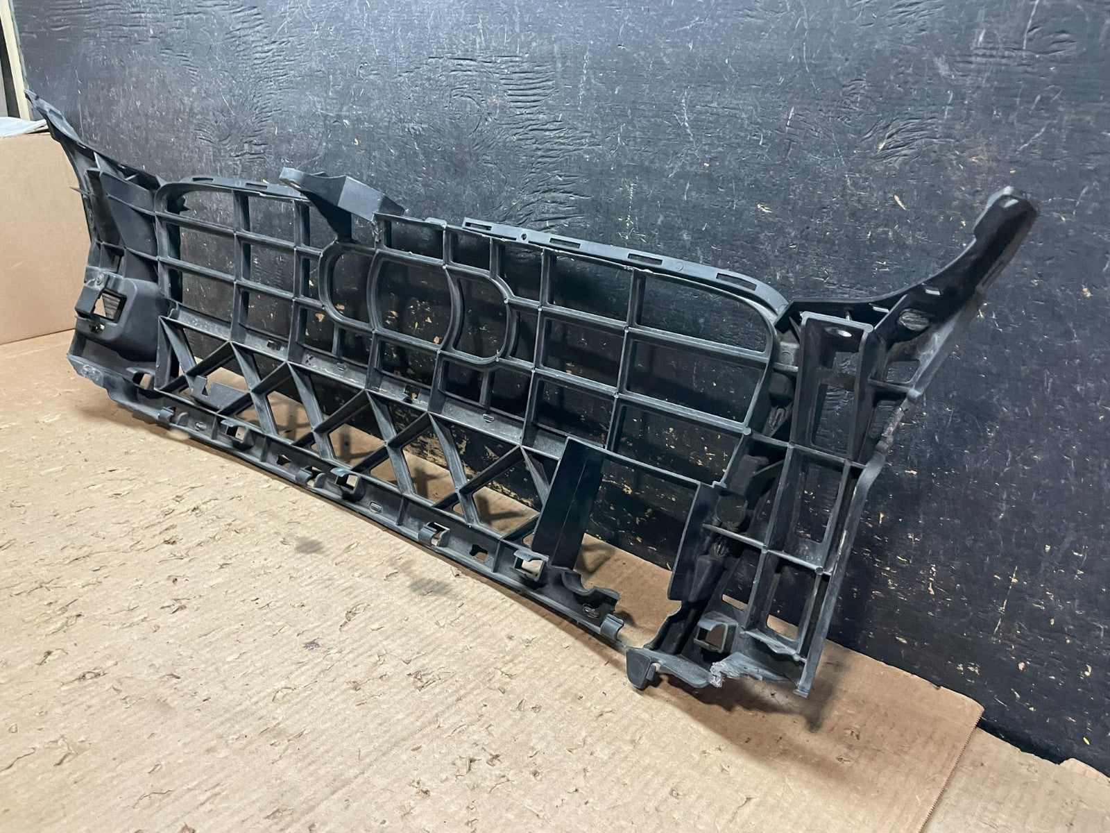 2007 2008 2009 Audi Q7 Front Bumper Cover Grill Support Reinforcement z5562 DG6