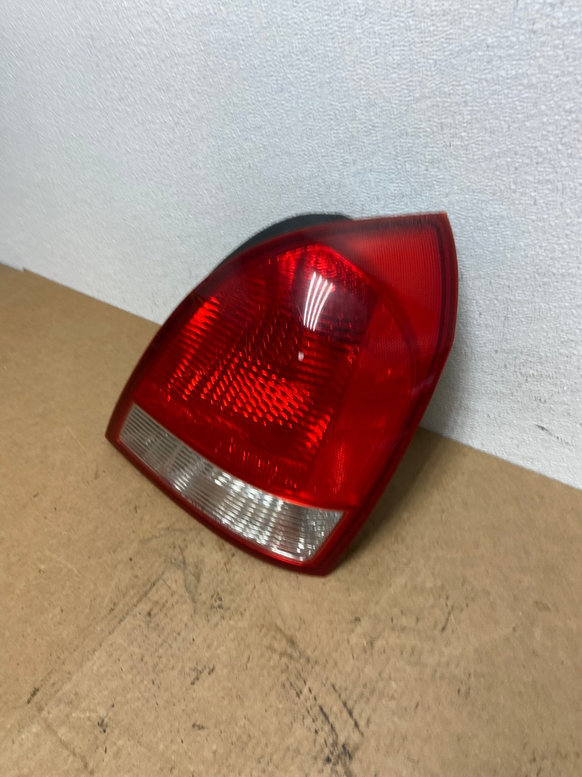 2001 2002 2003 Hyundai Elantra Right Passenger Rh Tail Side Light  AC3017 LK1