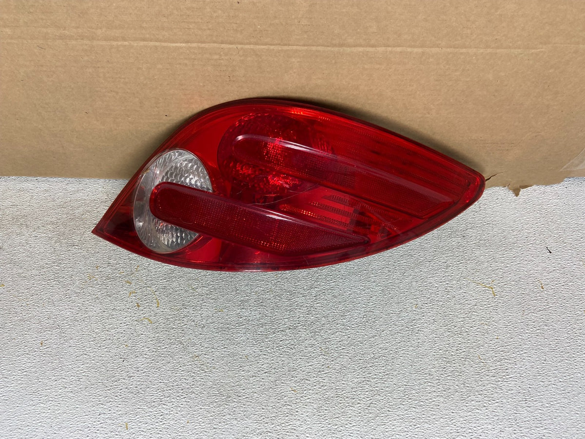 2006 - 2010 Mercedes W251 R-CLASS Right Passenger RH Side Tail Light AH3100 DW0