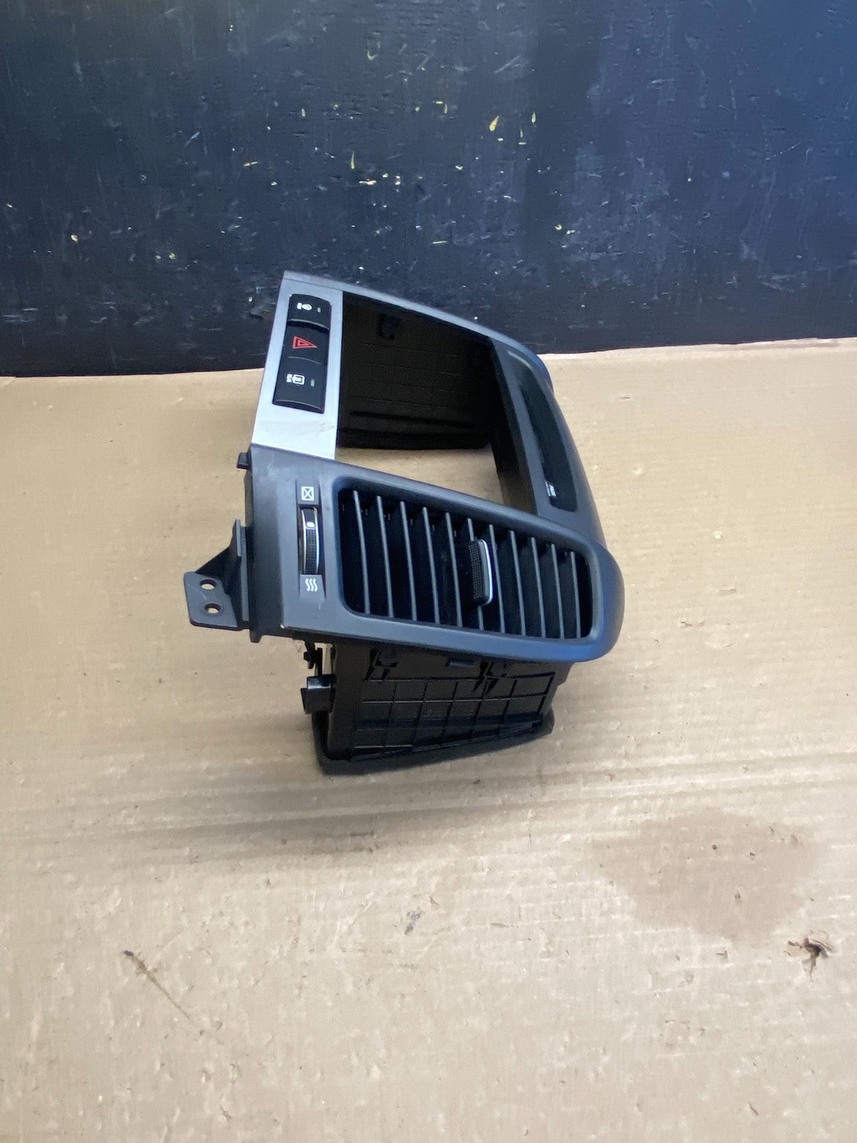 2007 to 2009 Hyundai Santa Fe Center Dashboard Radio Bezel Trim AH1497 DG2