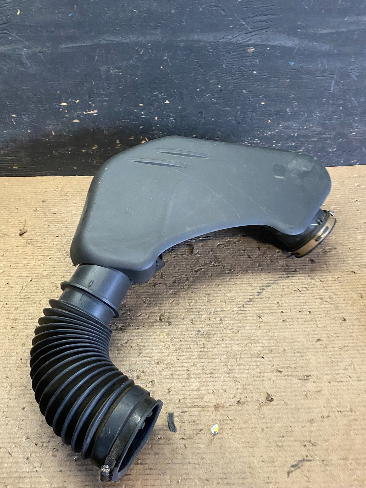 2011 to 2018 Chrysler 300 3.6L Air Intake Duct Tube Cleaner OEM S3584 DG0