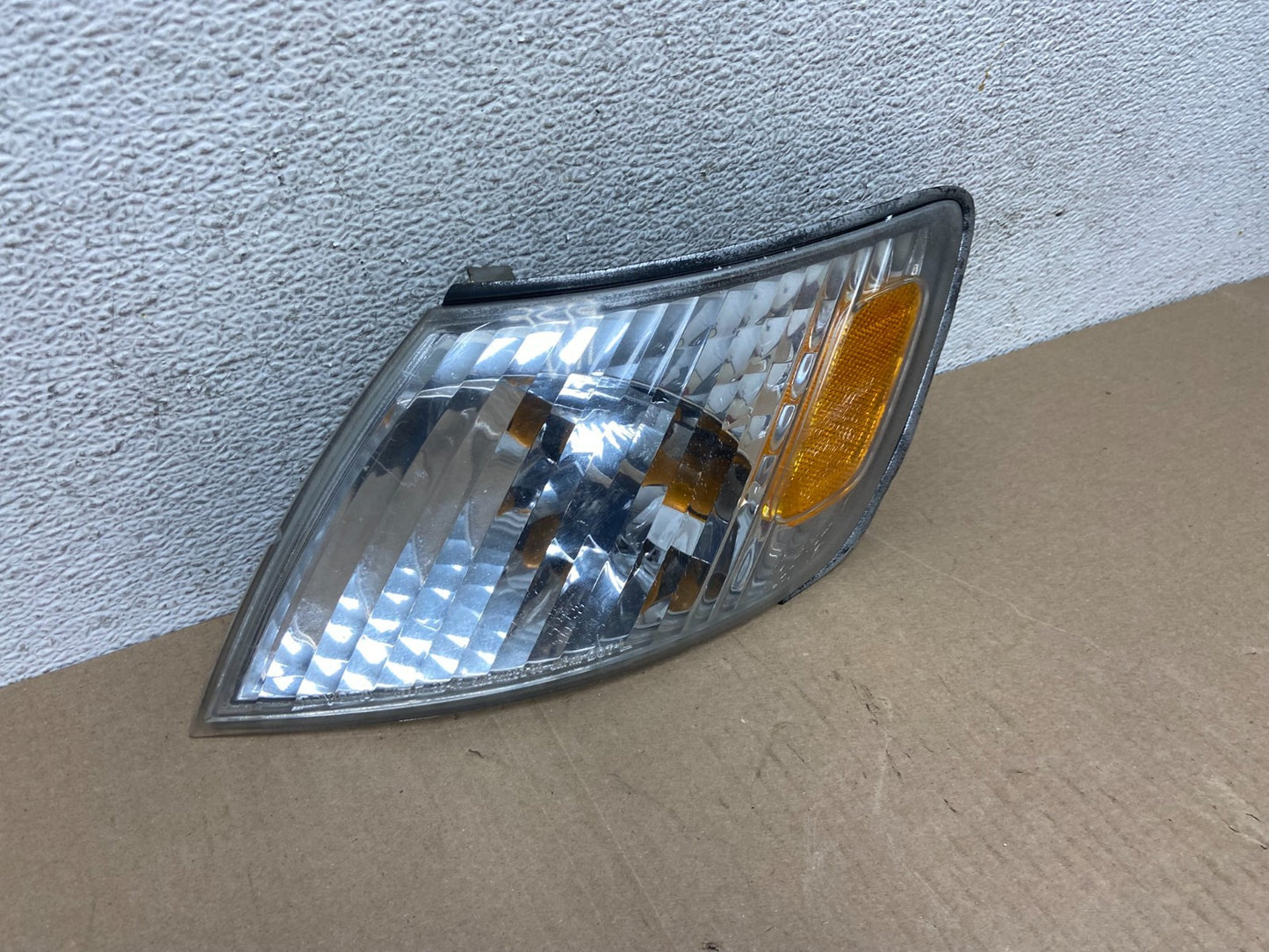 2000 to 2001 Lexus ES300 Left Driver LH Side Turn Signal AF5805 DW2