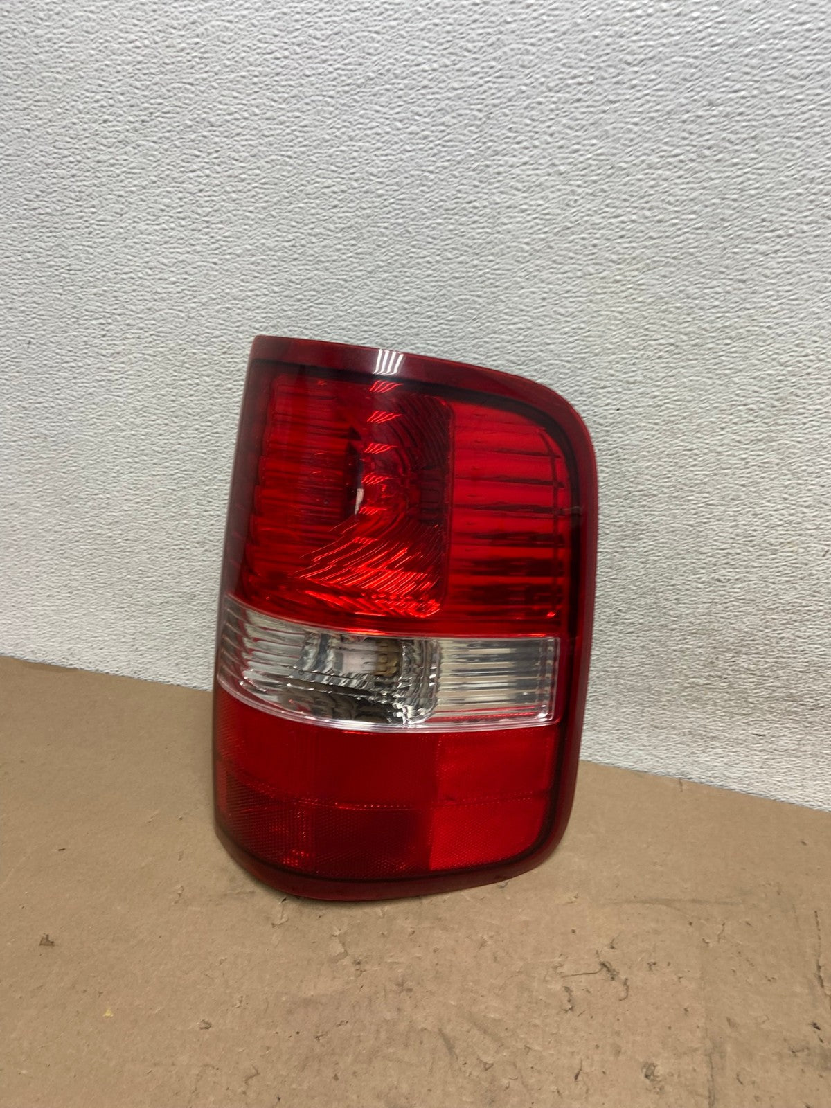 2004 to 2008 Ford F150 F-150 Right Passenger RH Side Tail Light AG5578 LK0