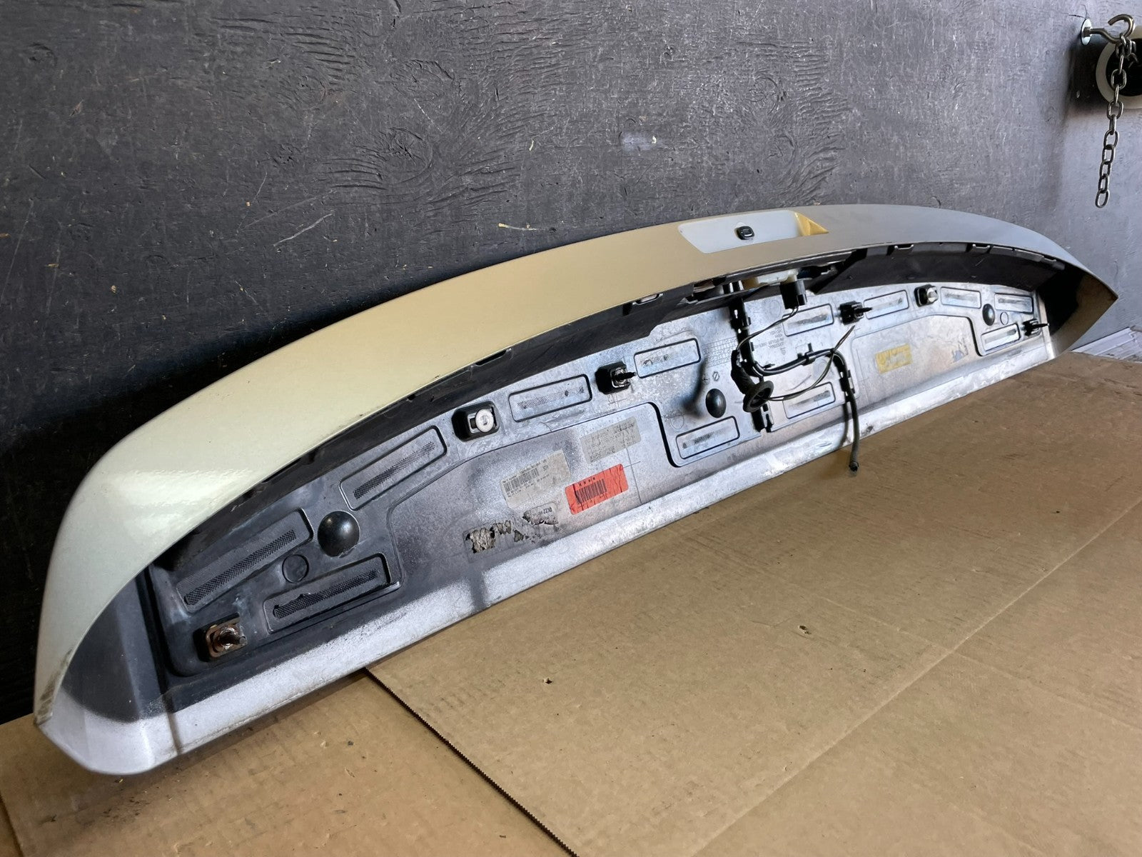 2009 to 2014 Volkswagen Routan Rear Spoiler OEM aa8958 DG9