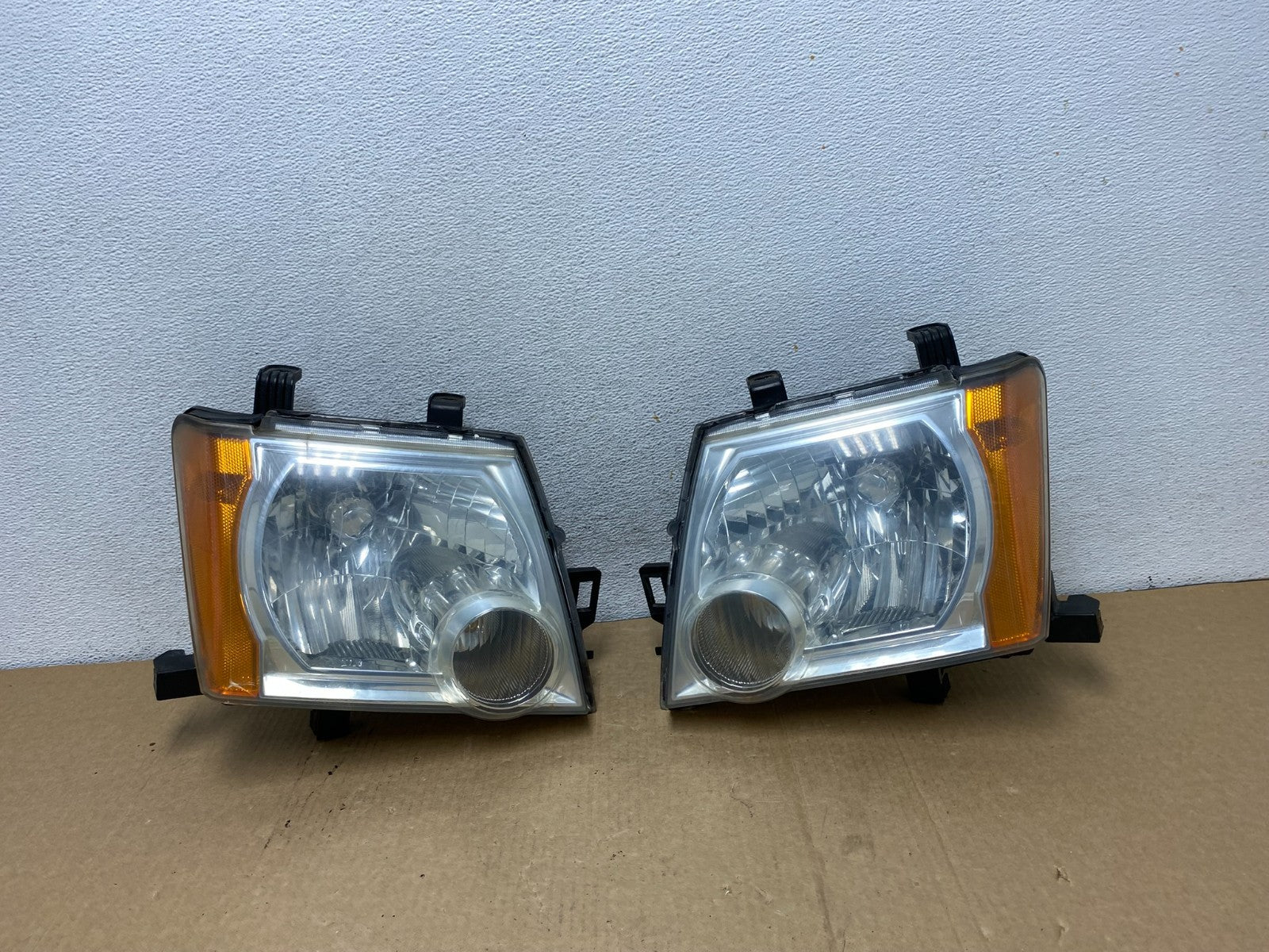 2005-2015 Nissan Xterra Driver Left+Right Side Set Headlights AG2009 DW0