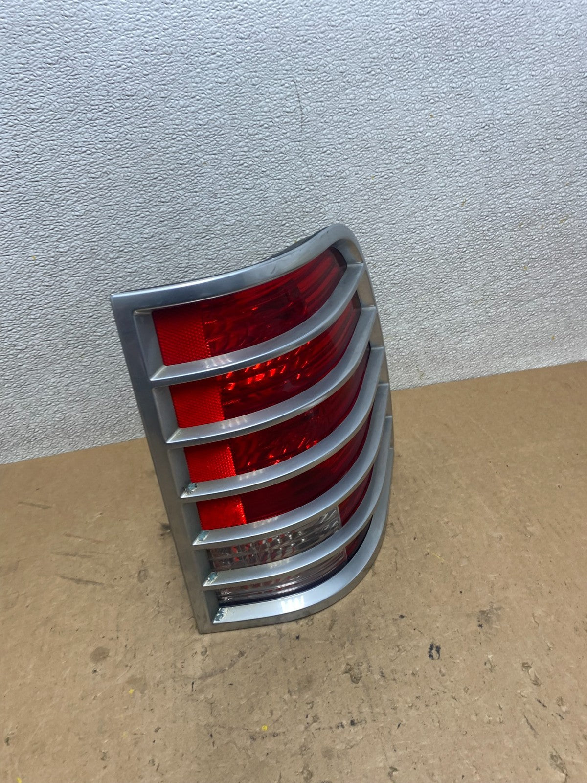 2002 2003 2004 2005 Mercury Mountaineer Right Passenger Tail Light Oem Z7933 DW2