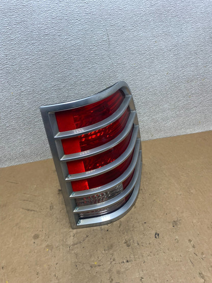2002 2003 2004 2005 Mercury Mountaineer Right Passenger Tail Light Oem Z7933 DW2