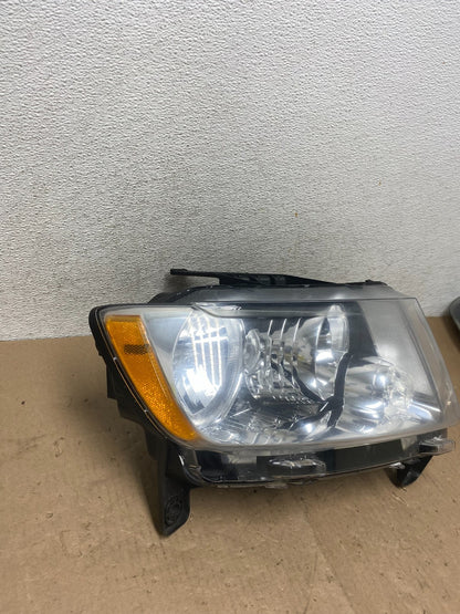 2011-2013 Jeep Grand Cherokee Right Passenger Halogen Headlight AG4769 DW2