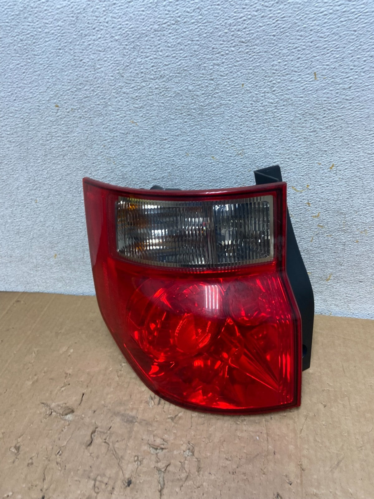 2003 to 2008 Honda Element Left Driver LH Side Tail Light AI9301 LK0
