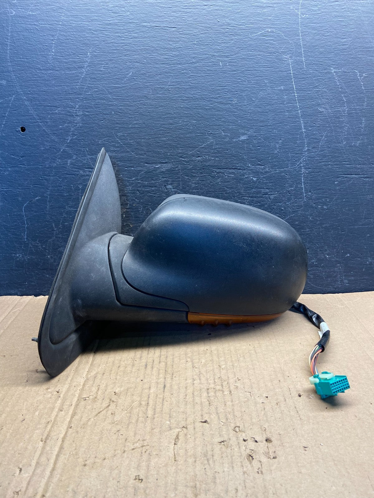 2002 to 2009 GMC Envoy Left Driver LH Door Mirror Turn Signal View AE2358 DW0