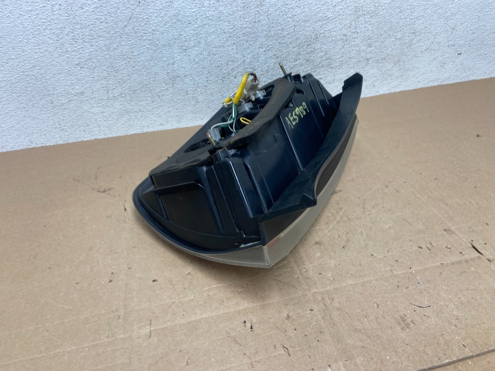 2004 - 2005 Toyota Prius Right Passenger Side Rh Tail Light AE5989 DW4