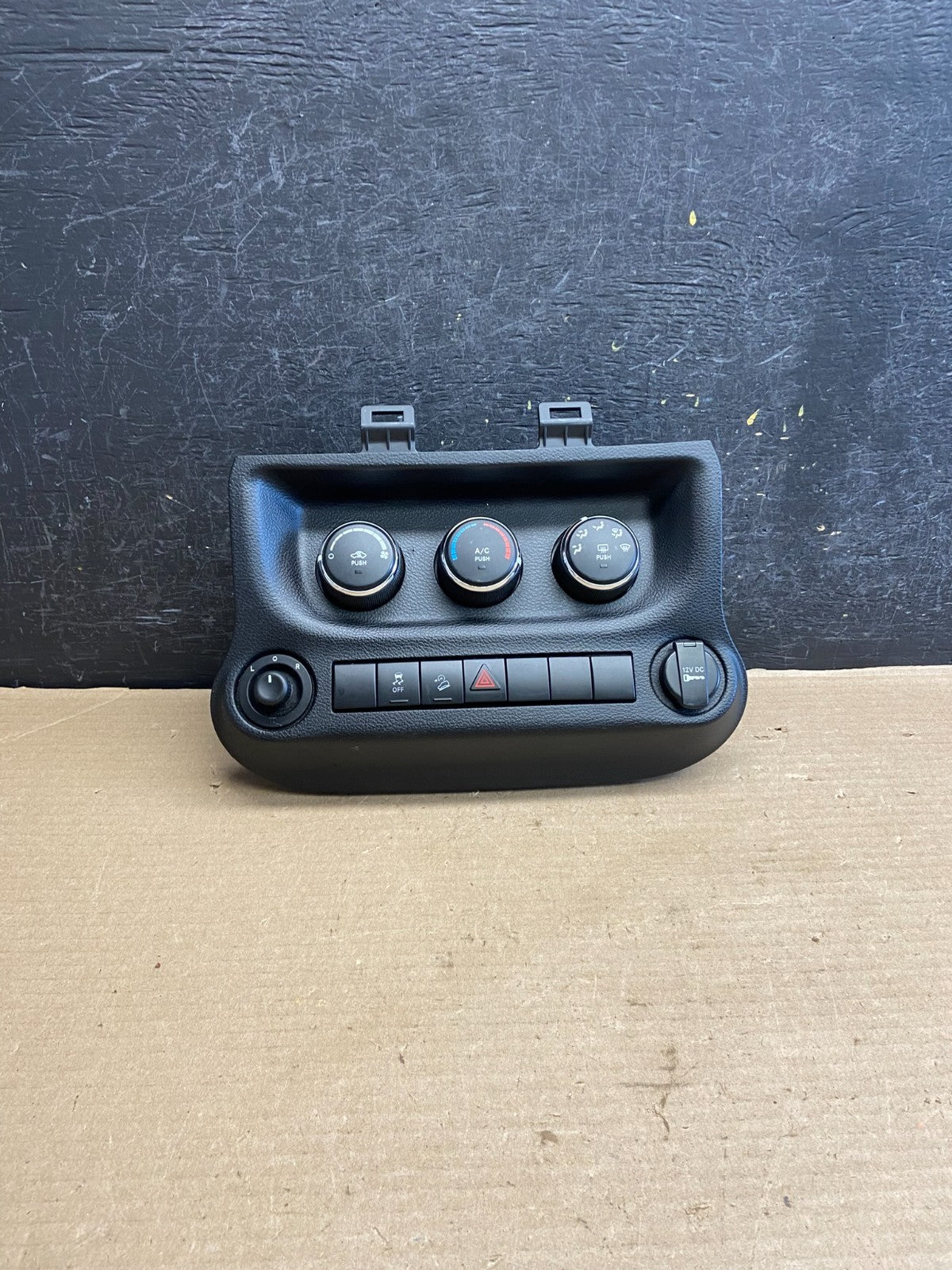 2011 - 2013 Jeep Wrangler Dash Climate Temperature Control Radio Bezel ah3471 DG0