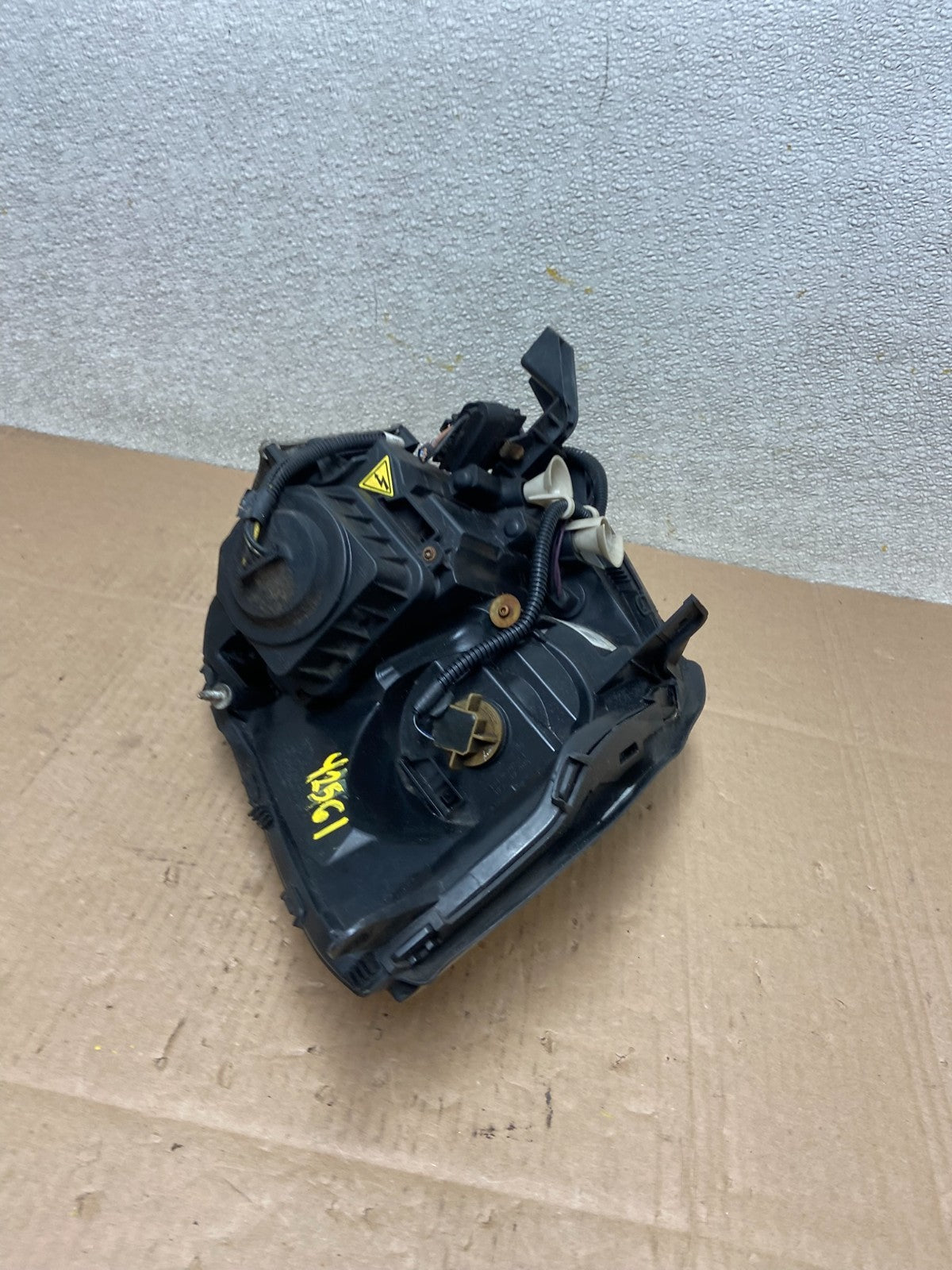 2006 to 2011 Cadillac DTS Right Passenger RH Side Xenon Hid Headlight OEM Y25616