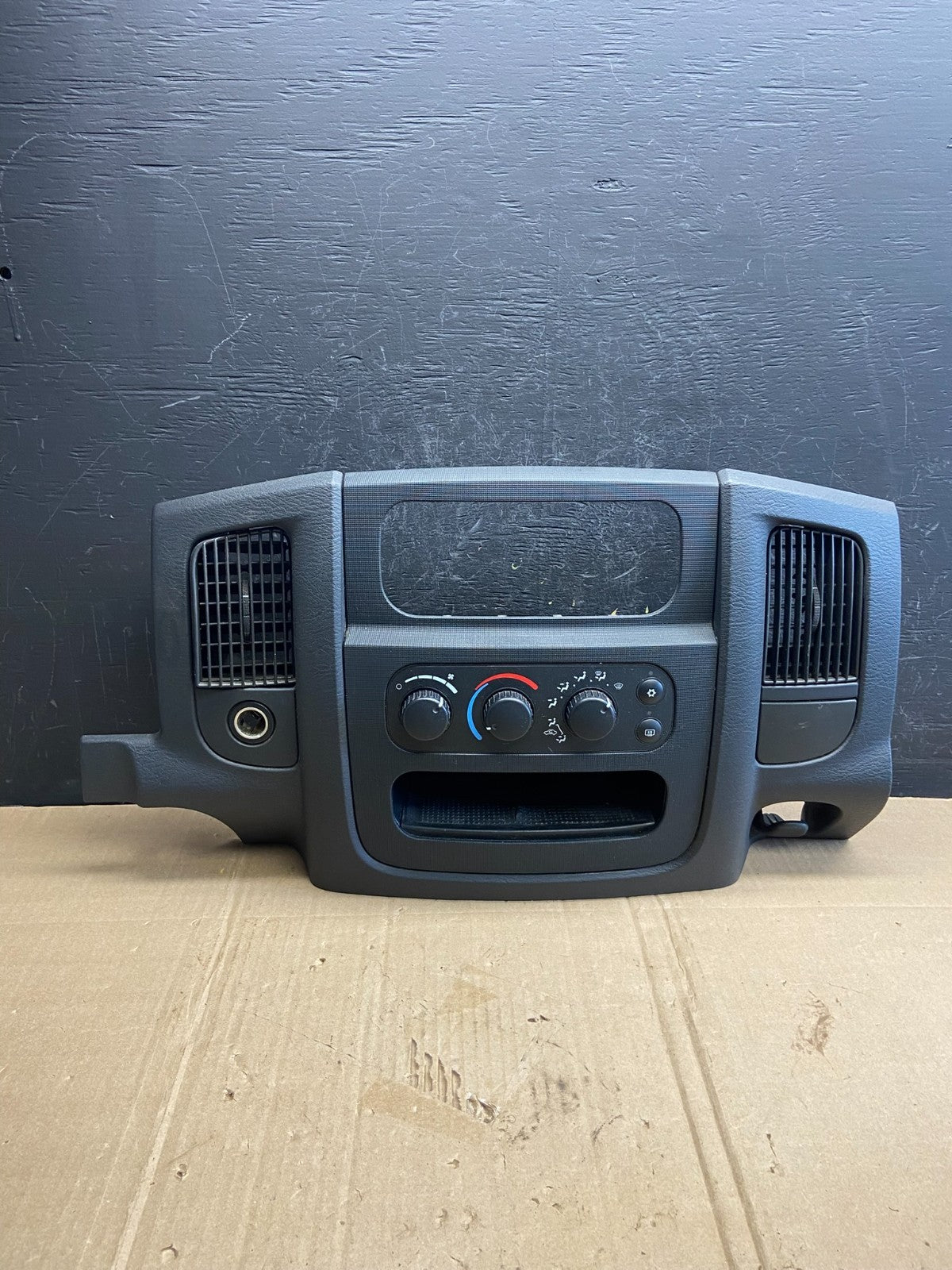 2002 to 2005 Dodge Ram Radio Climate Control Dash Air Vent Bezel Trim AD7220 DG0