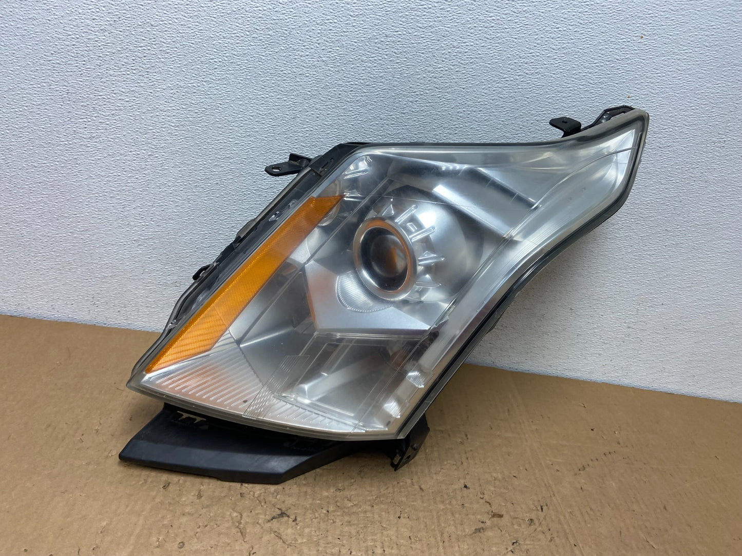 Halogen 2010 to 2016 Cadillac SRX Left Driver LH Side Headlight AC8250 DW0