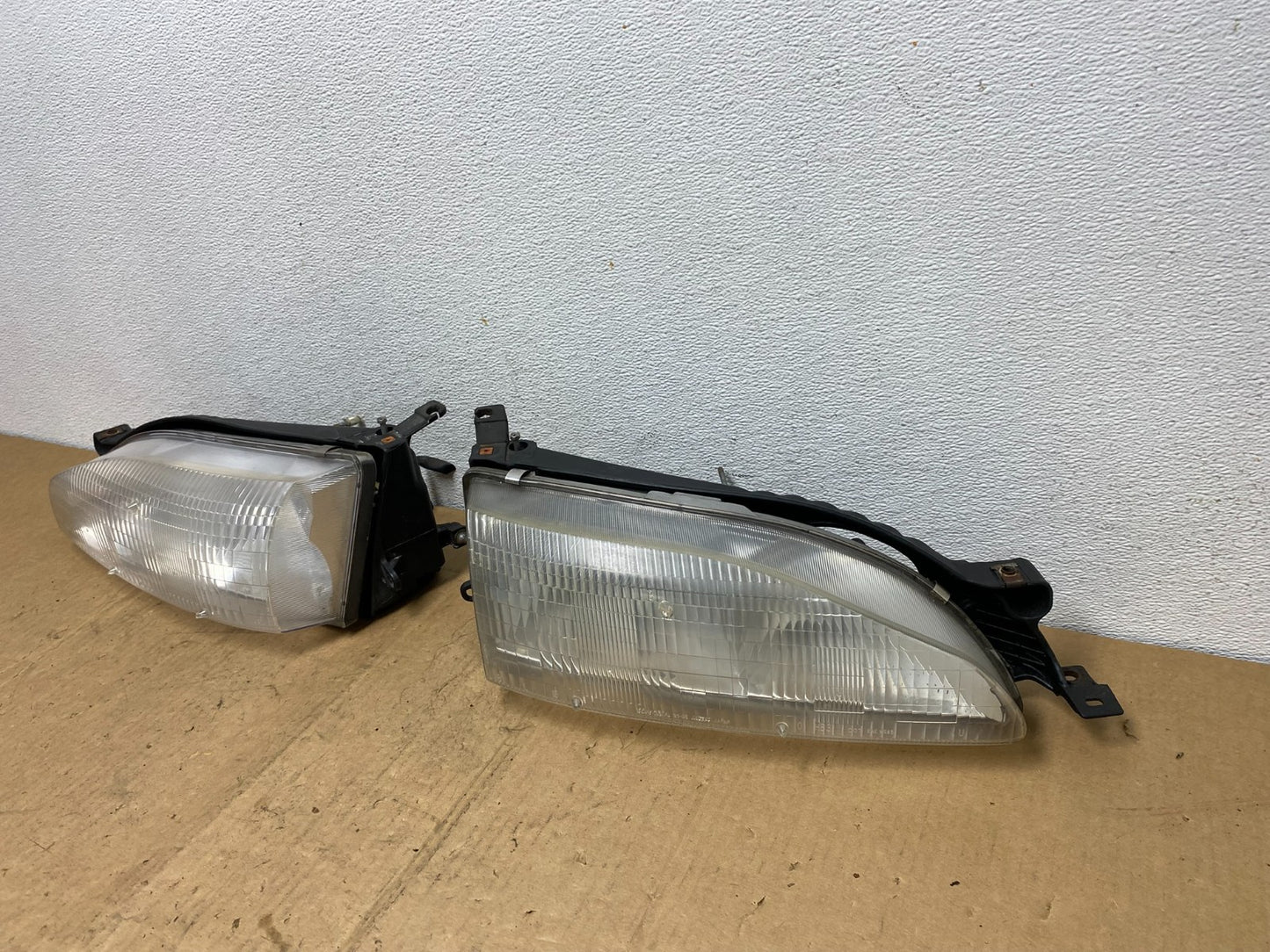 1995 - 1996 Toyota Camry Left+Right Side Set Halogen Headlights AD1238 DW2