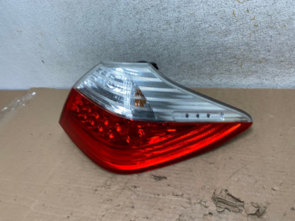 2009-2011 Hyundai Genesis Sedan Right Passenger RH Tail Light AI1132 LK1
