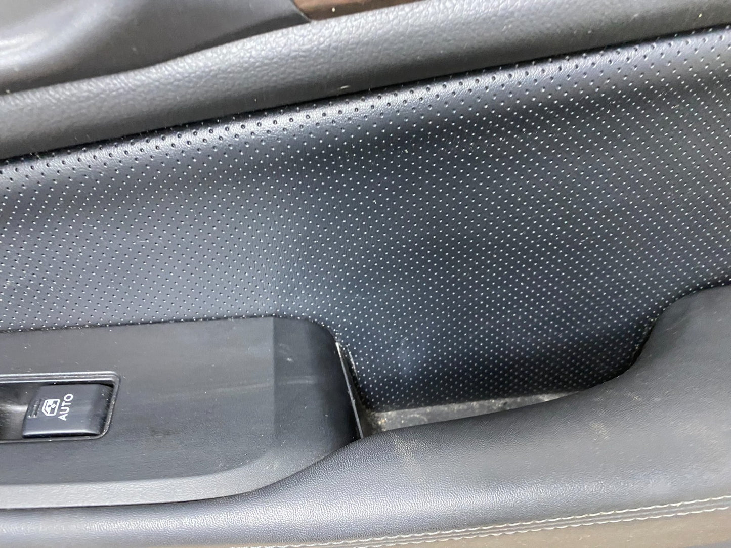 2015 to 2019 Subaru Outback  Front Right Passenger Door Trim Panel OEM W9214 DG3