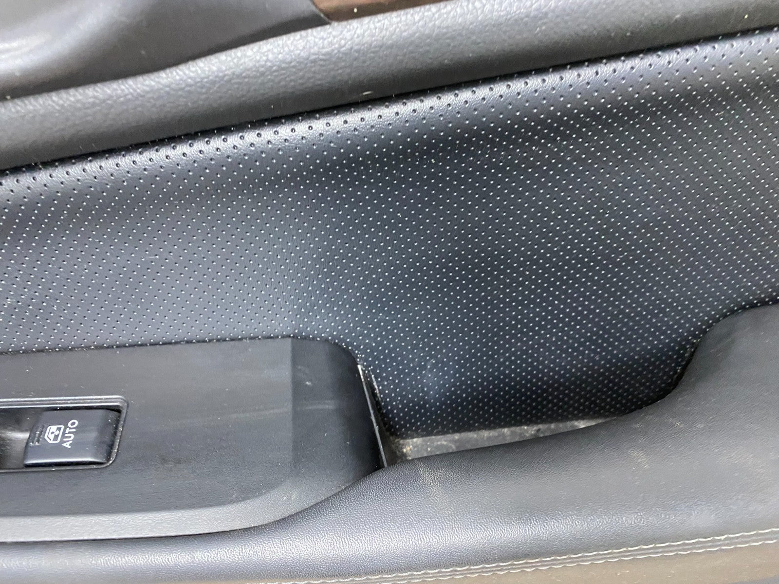 2015 to 2019 Subaru Outback  Front Right Passenger Door Trim Panel OEM W9214 DG3