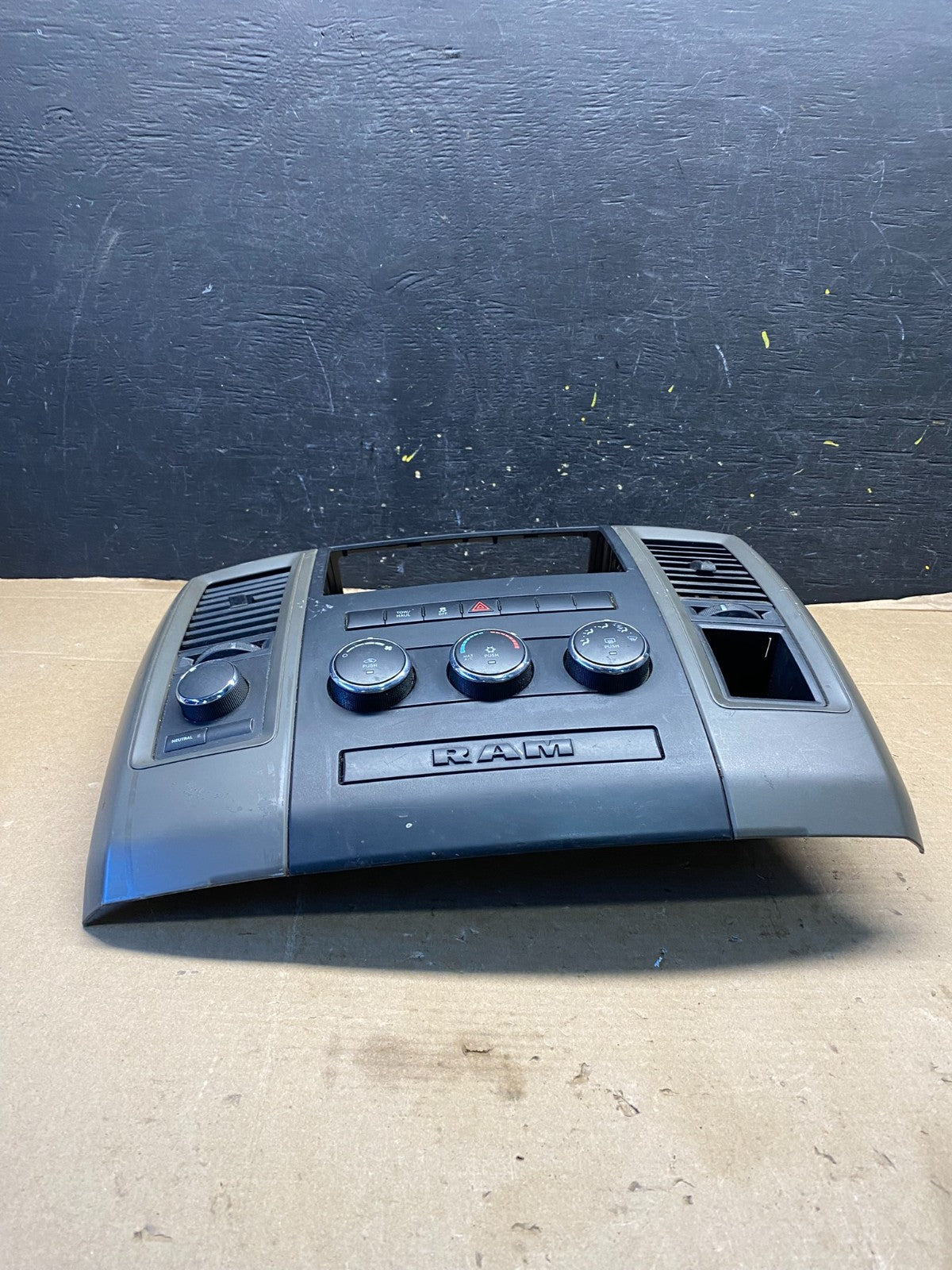 2009 to 2012 Dodge Ram 1500 Center Dash Radio Screen Climate Panel r2542 DG2