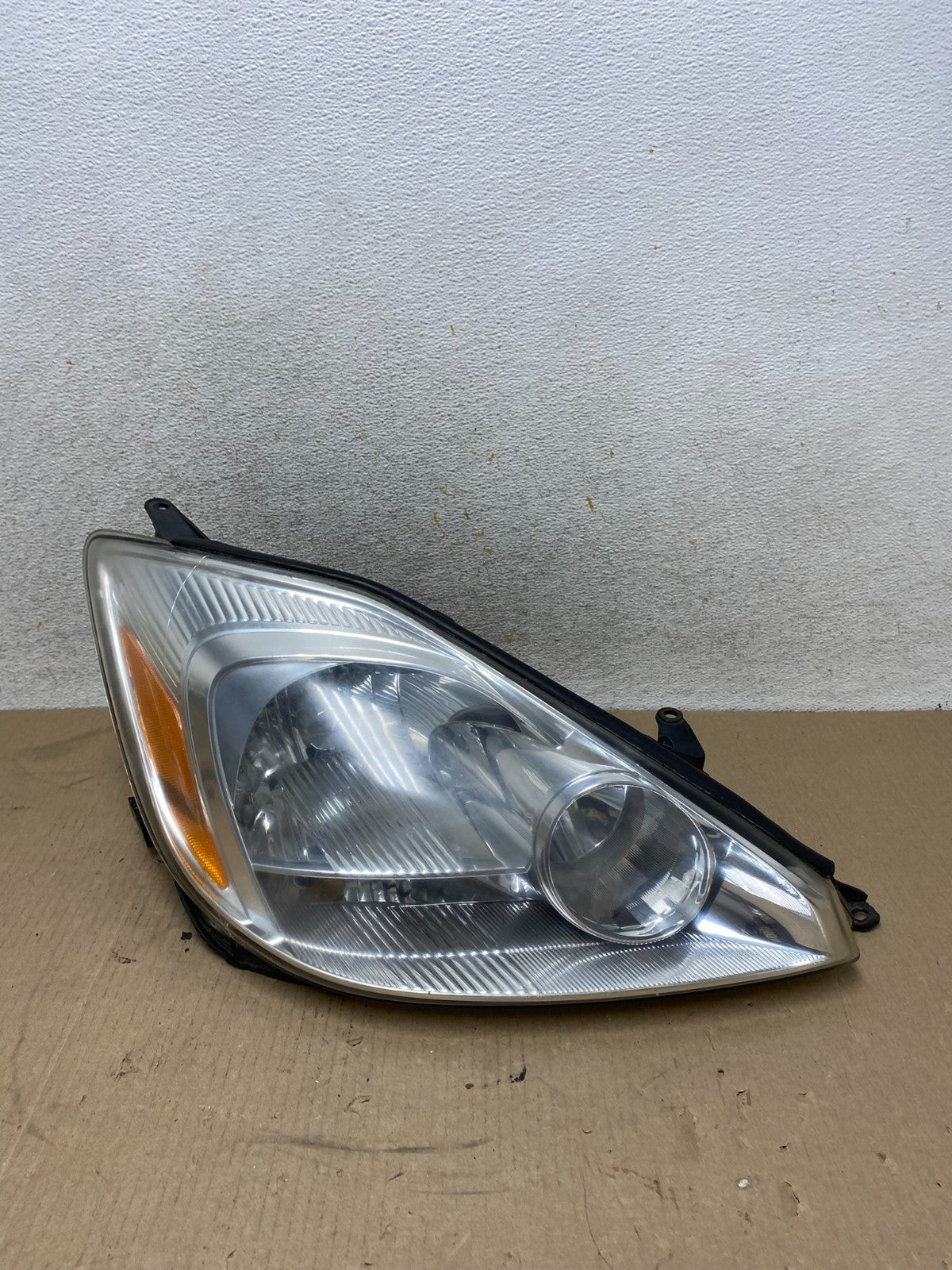 2004-2005 Toyota Sienna Right Passenger Halogen Headlight DEPO AH6794 DW0