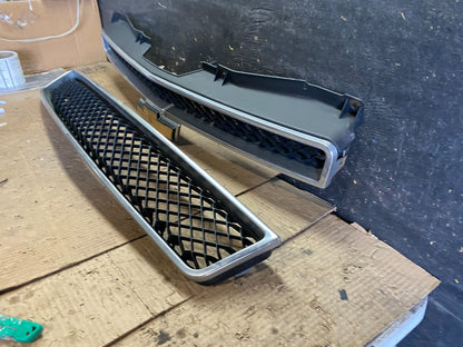 2007 to 2014 Chevrolet Avalanche Front Upper Lower Set Grill Grille Oem W9997 DG1