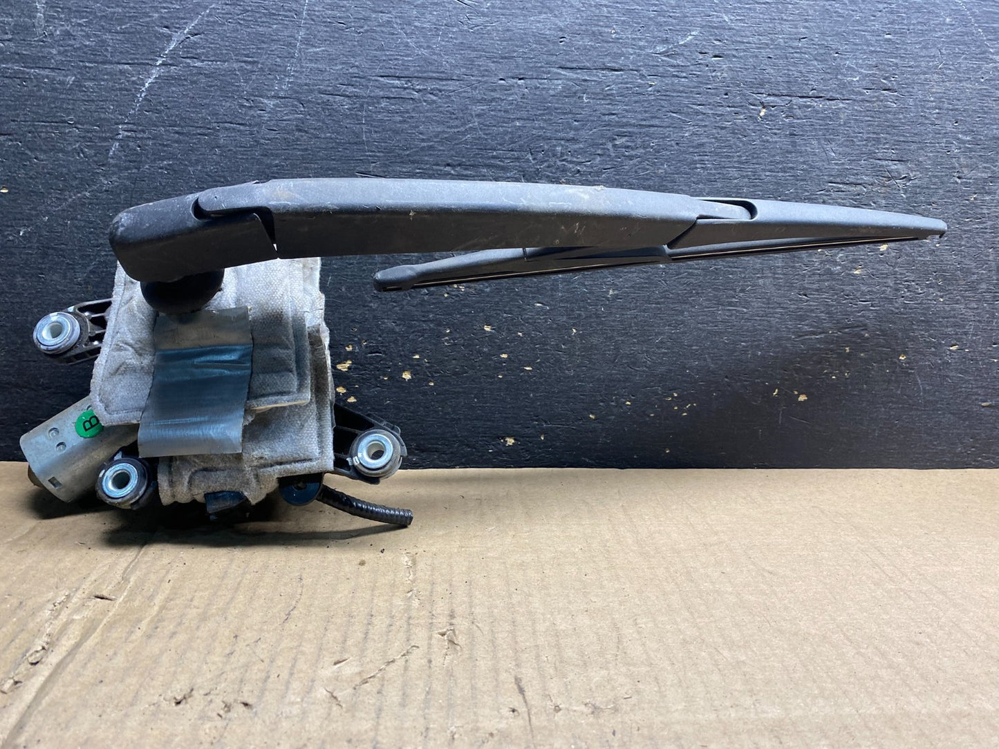 2013-2016 Nissan Pathfinder Back Door Rear Wiper Motor Wiper Blade AB0378  DG0
