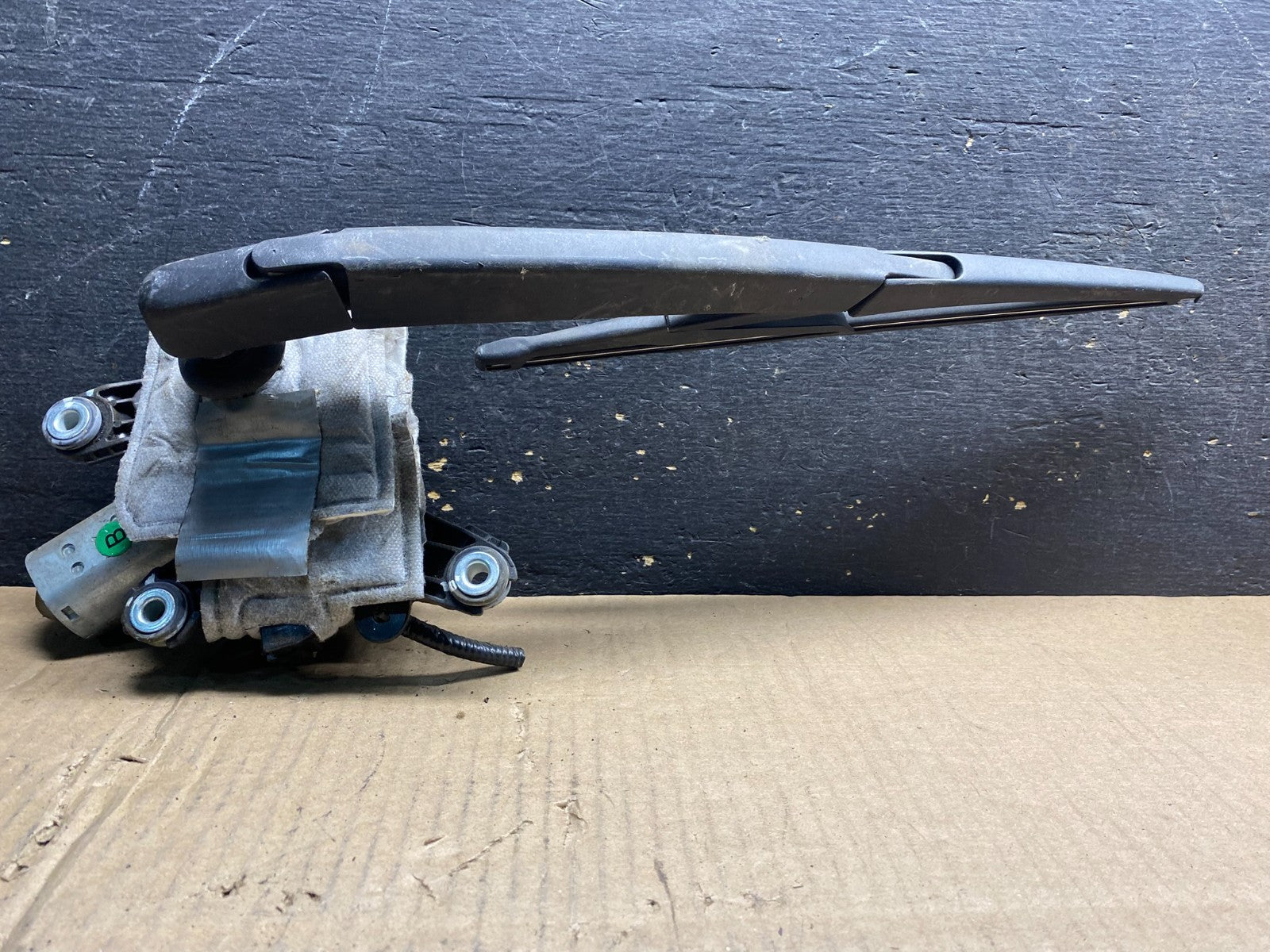 2013-2016 Nissan Pathfinder Back Door Rear Wiper Motor Wiper Blade AB0378  DG0