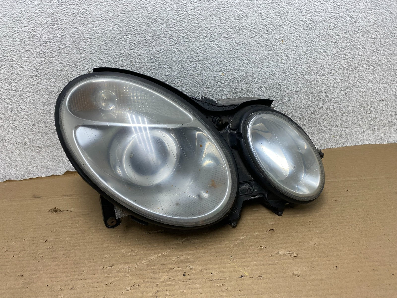 2003-2006 Mercedes E E320 E350 Class Right Passenger Halogen Headlight AG8202 DW0