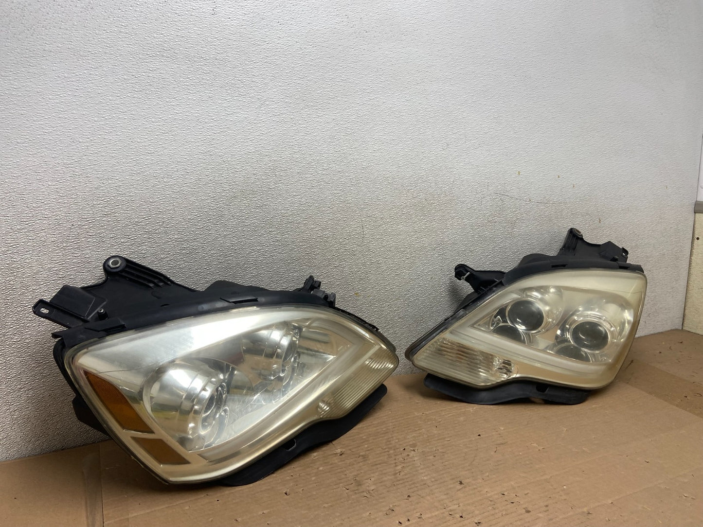 2007 to 2012 Gmc Acadia Halogen Headlights Left+Right Side AA8796 DW2