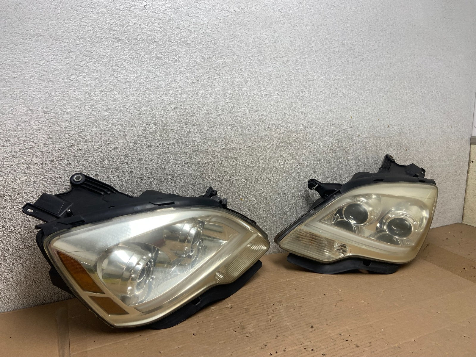 2007 to 2012 Gmc Acadia Halogen Headlights Left+Right Side AA8796 DW2