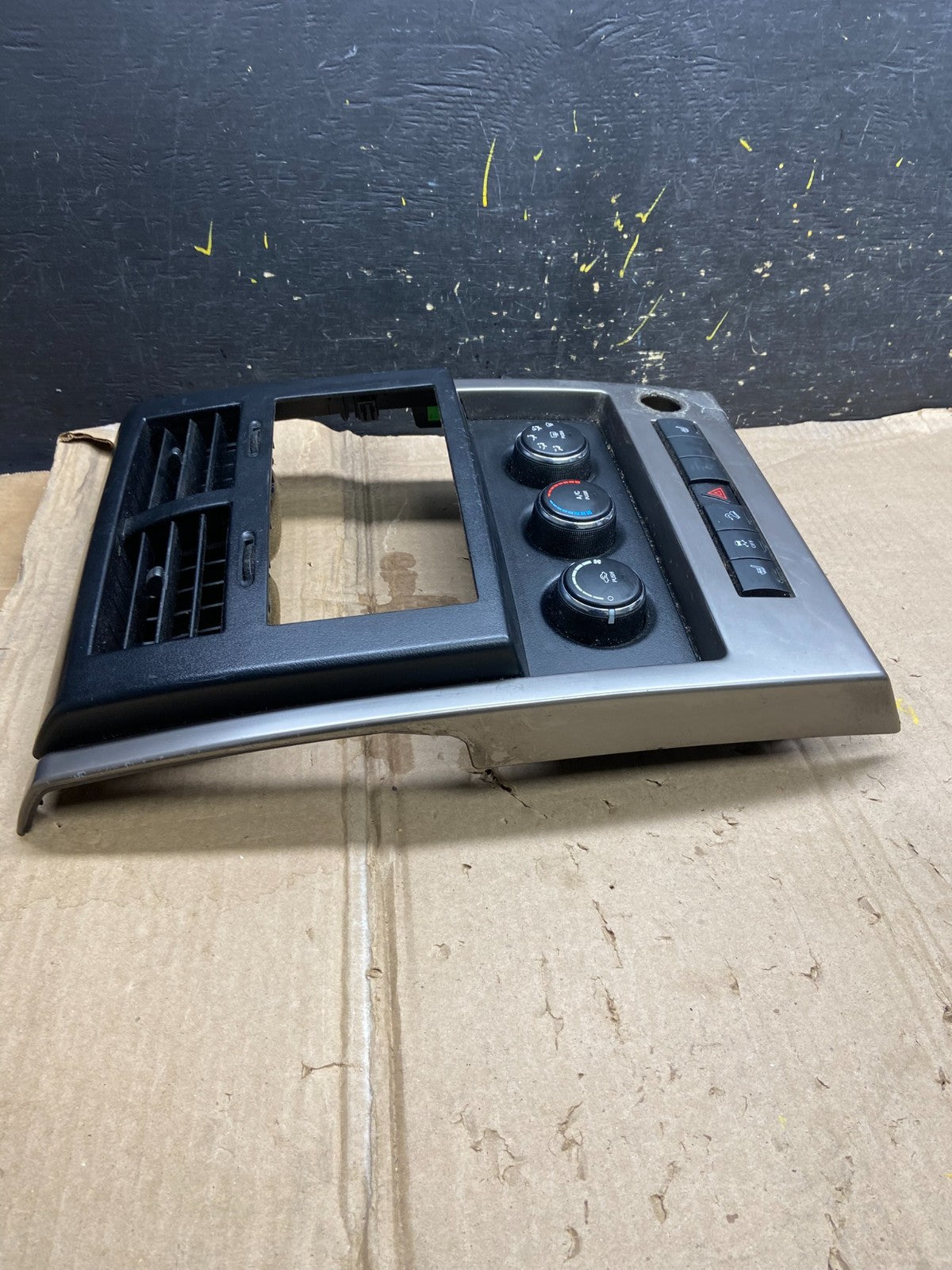 2008 to 2012 Jeep Liberty Dash Climate Temperature Control Radio Bezel X5781 DG2