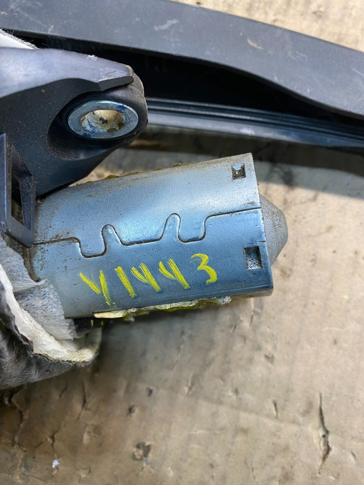 2011 to 2019 Ford Explorer Rear Windshield Wiper Motor OEM y1443 DG7