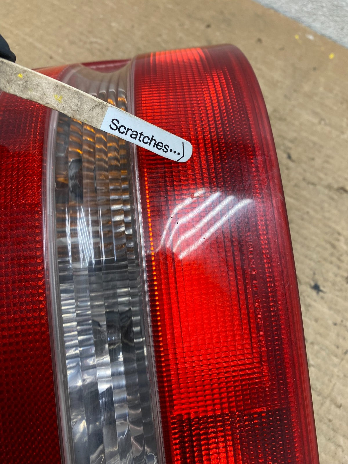 2001-2004 Mercedes-Benz C230 C240 W203 C-Class Right Passenger Tail Light Z31063