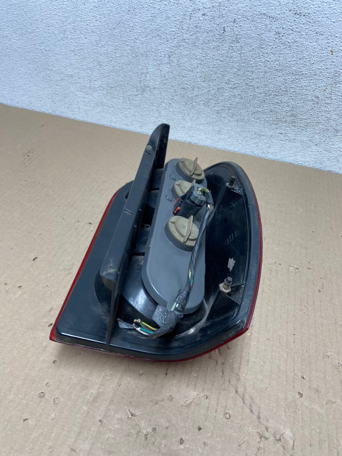2002 2003 2004 Jeep Liberty Left Driver LH Side Tail Light AE9572 LK6