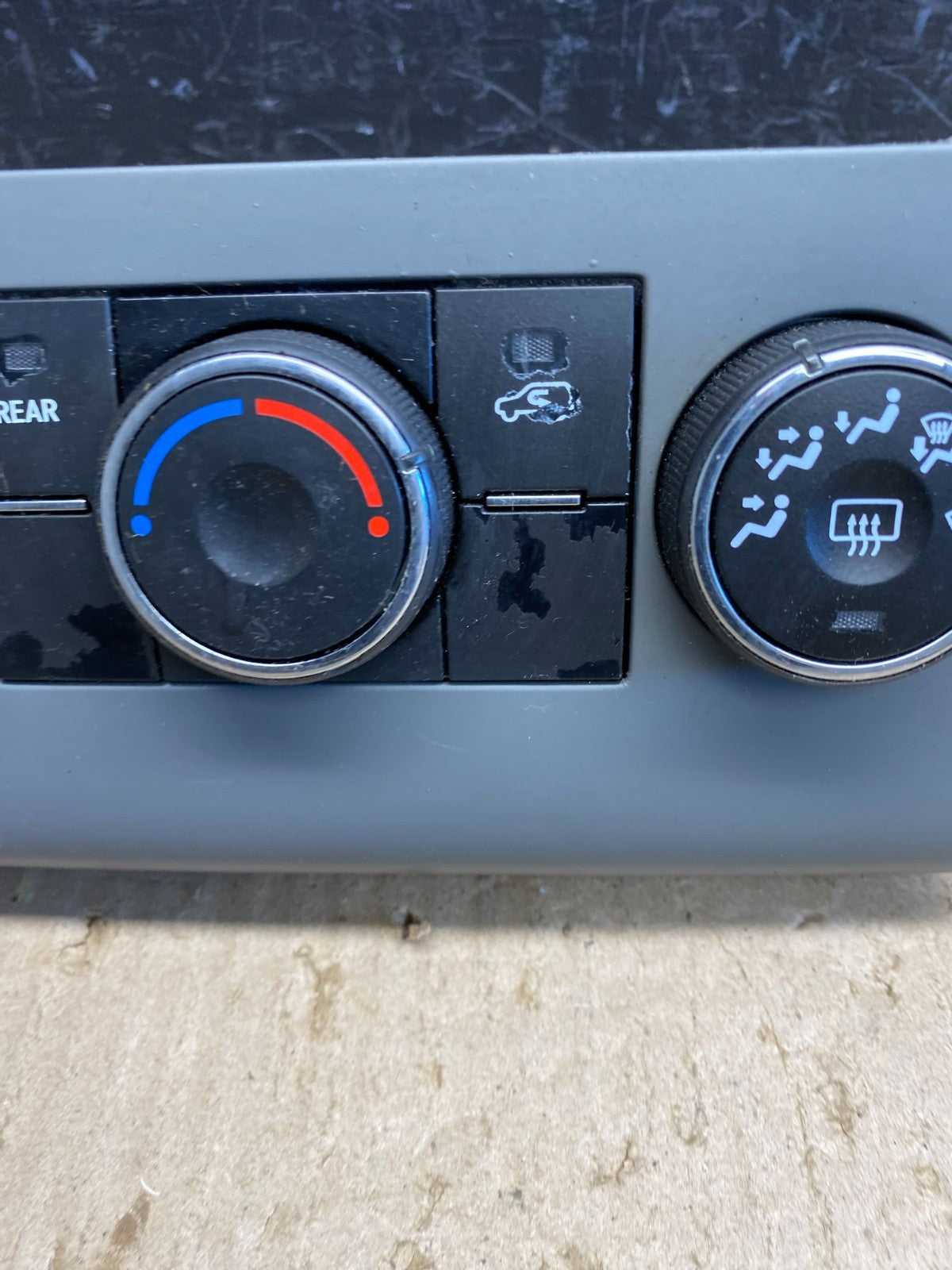 2013 to 2017 Chevrolet Traverse Radio Bezel Ac Heater Climate Control AC4764 DG1