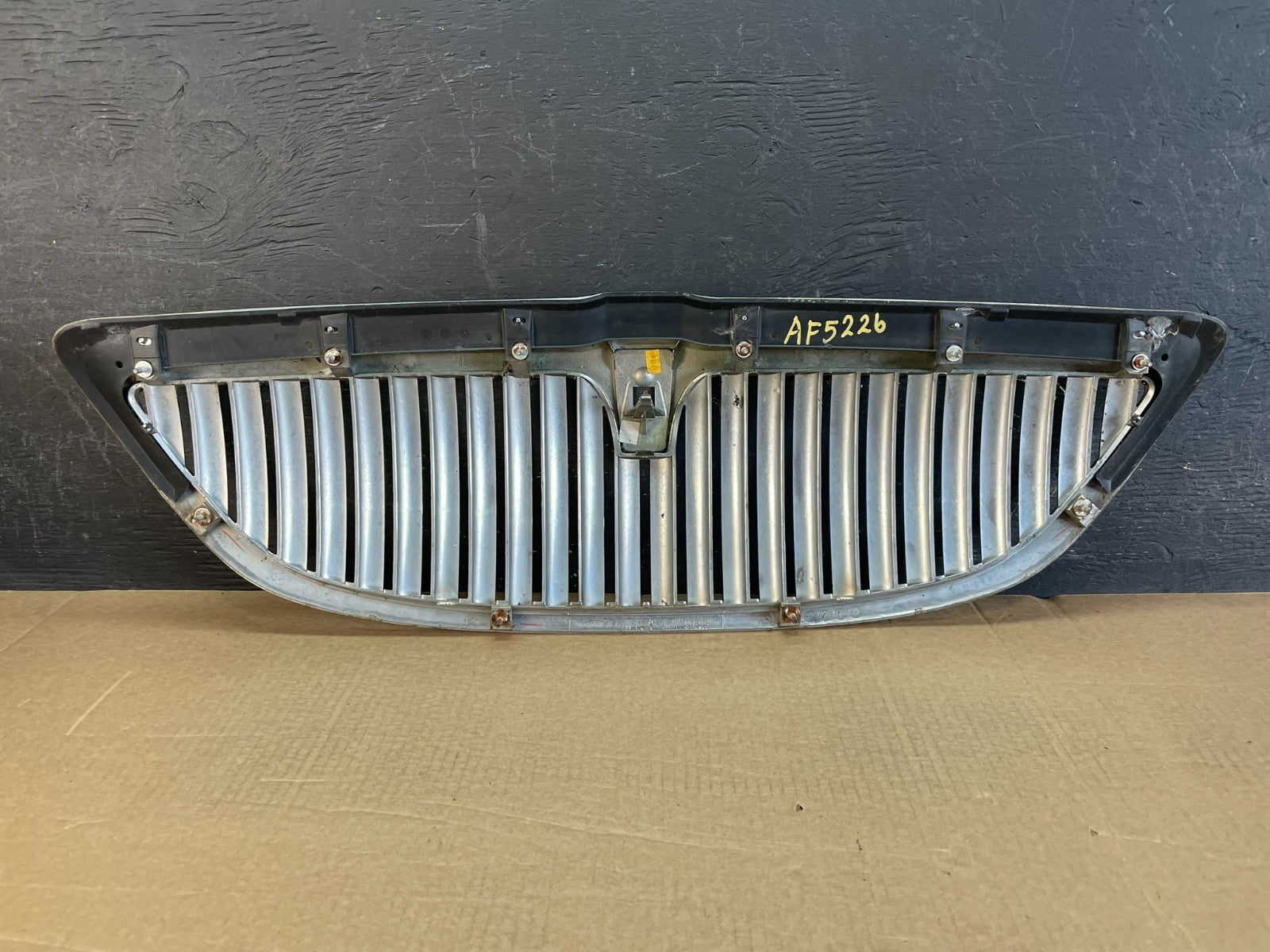 2003 to 2011 Lincoln Town Car Front Upper Grille Grill Chrome W/Emblem af5226 DG3