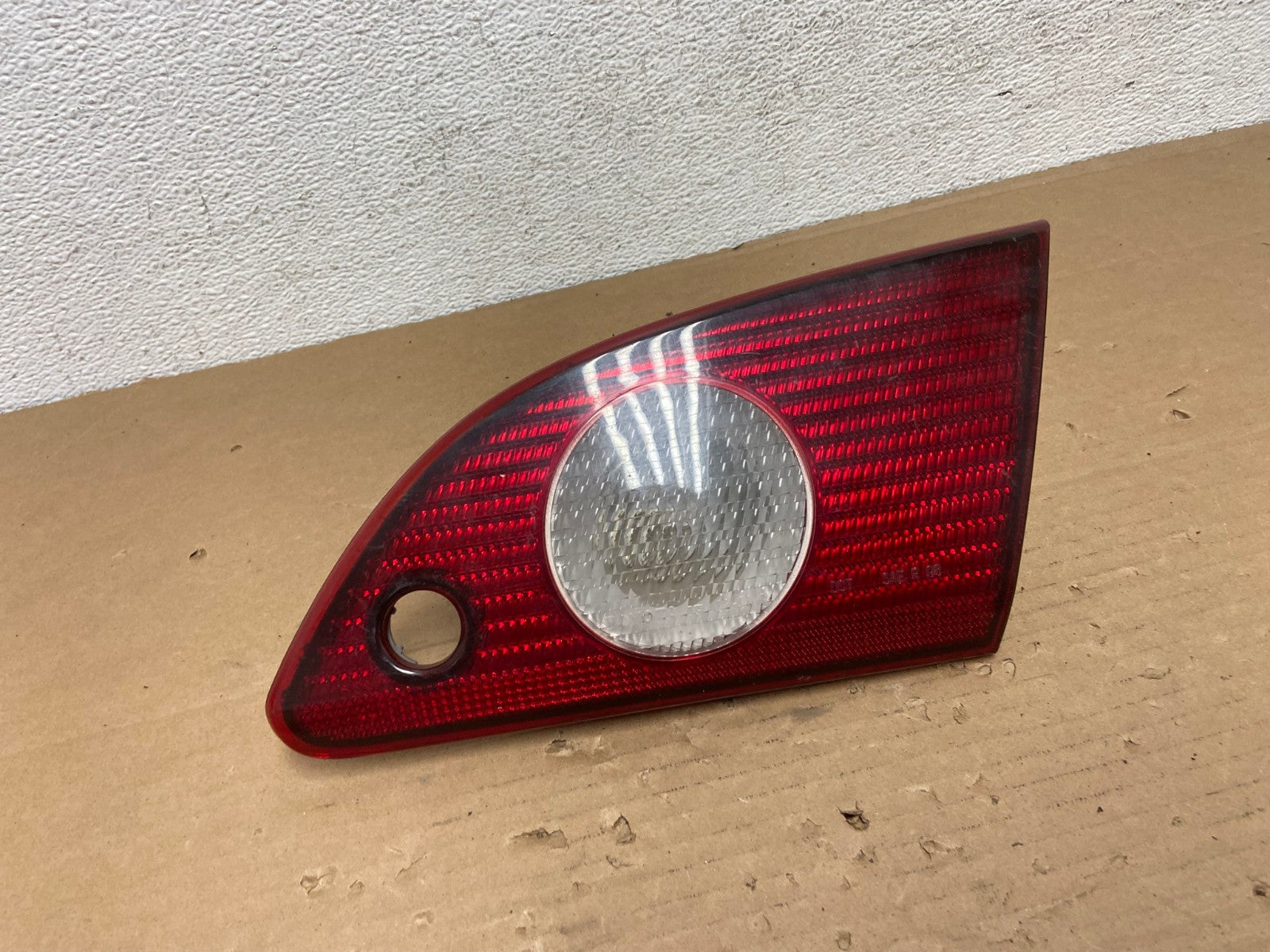 2001 2002 Toyota Corolla Right Passenger RH Side Inner Tail light AD4220 LK0
