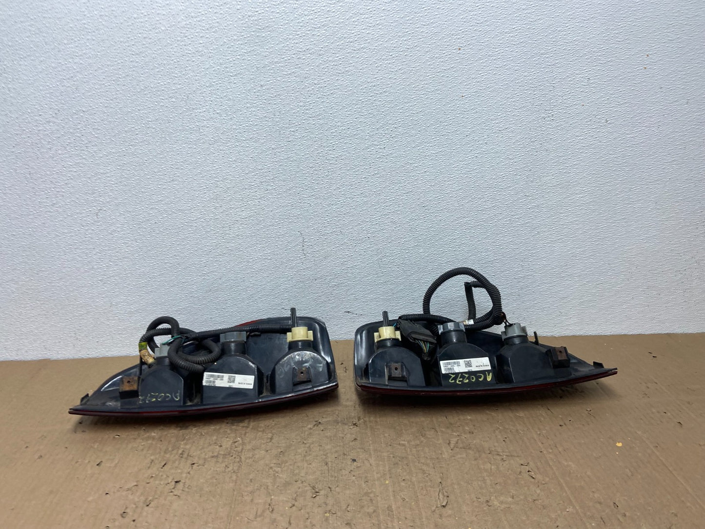 2004 to 2012 Chevrolet Colorado GMC Canyon Left+Right Set Tail Lights AC0272 DW6