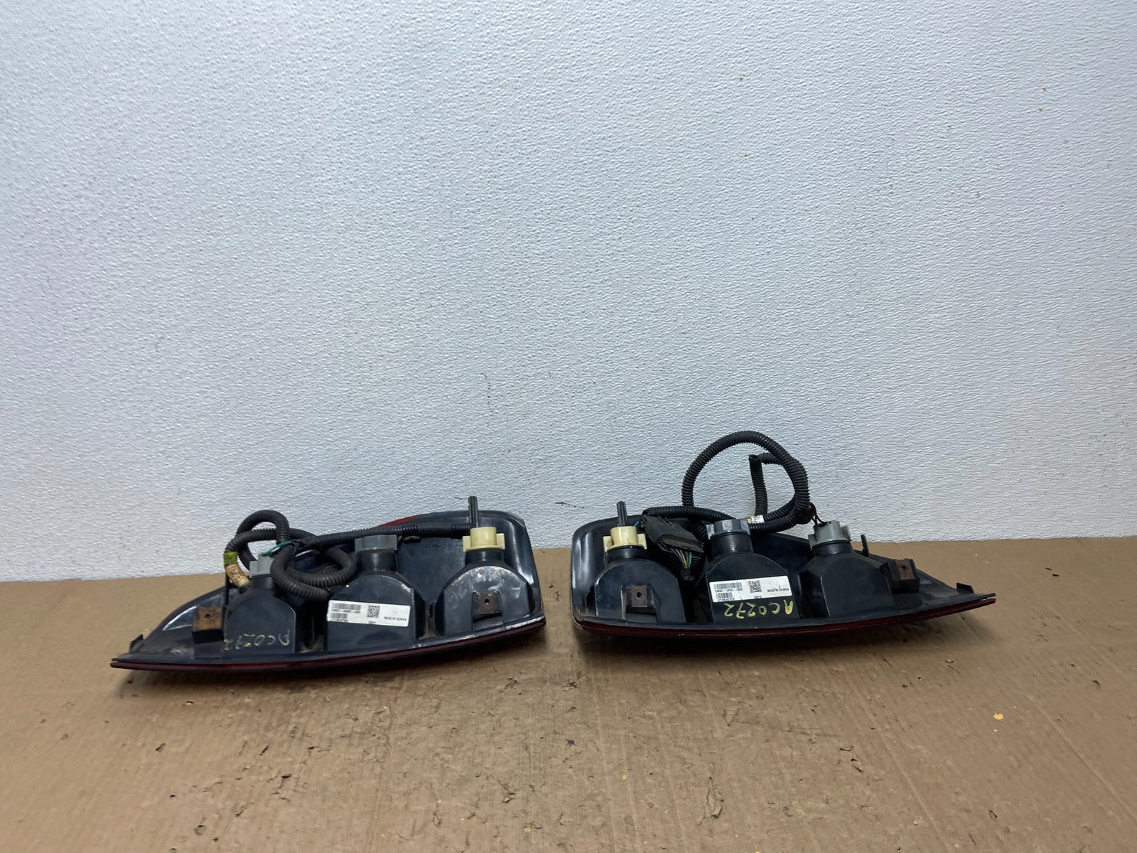 2004 to 2012 Chevrolet Colorado GMC Canyon Left+Right Set Tail Lights AC0272 DW6